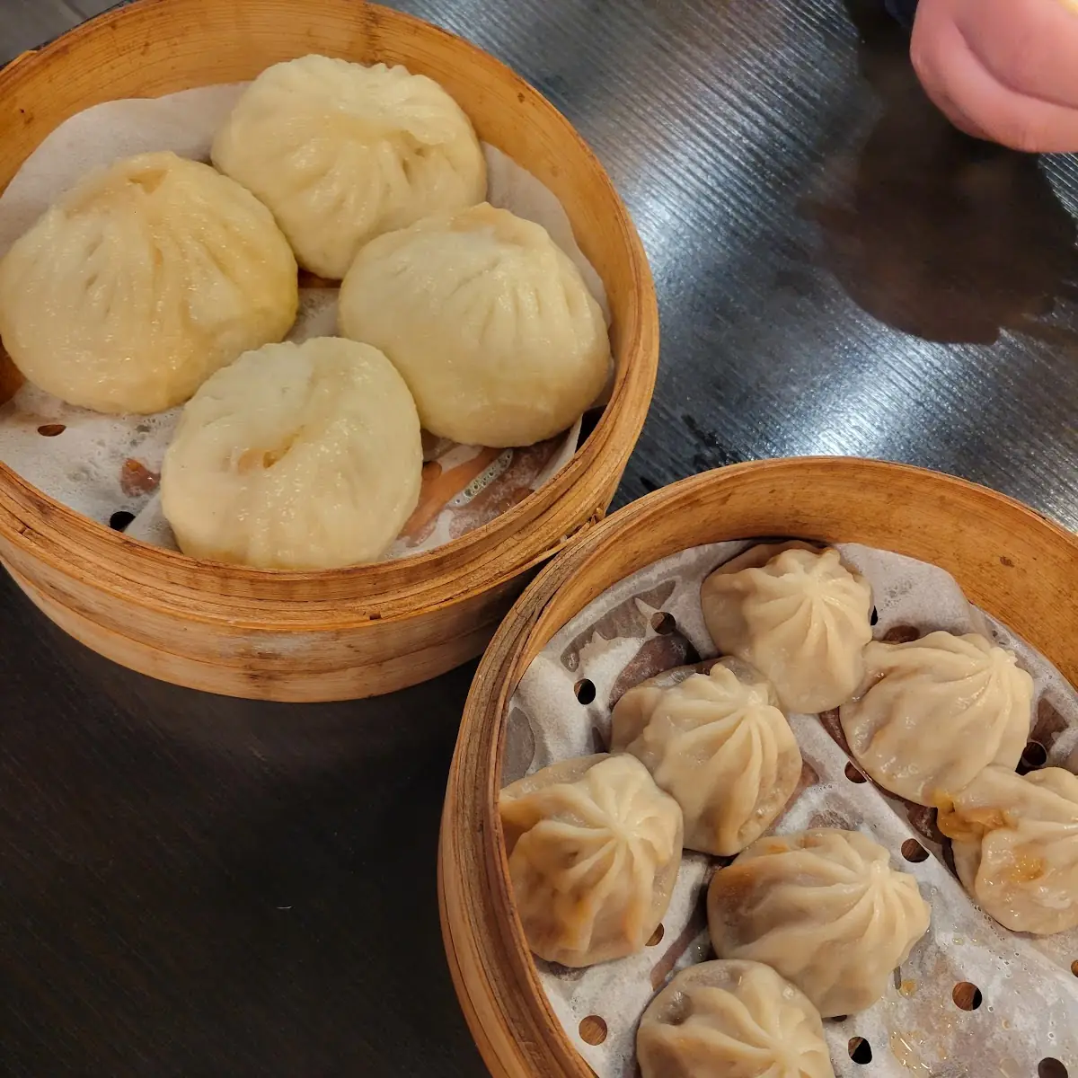 juicy pork dumpling 8 小笼包